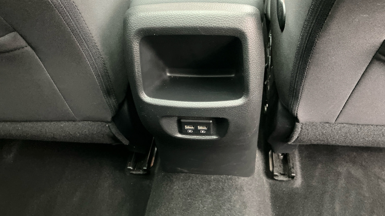 Nissan Qashqai 1.3 DiG-T N-Connecta 5dr [Glass Roof Pack] Petrol Hatchback